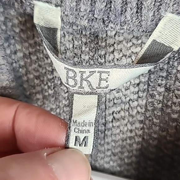 BKE women's meduim cardigan. - Picture 3 of 4